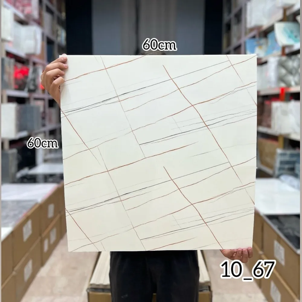 ومی پشت چسبدار کاملا قابل شستشو میباشد.سبک و قابل برش با قیچی و کاتر، قابل نصب روی گچ رنگ و هرگونه سطح صاف دیگر. ضخامت 3 میلیمتر میباشد.براحتی میتوان در مناطق مرطوب استفاده کرد.ابعاد هر ورق 60*60 سانتیمتر با توجه به سادگی و سهولت در نصب و همچنین سبکی و خاصیت آکوستیک و قابلیت ضد ضربه بودن یکی از پرفروشترین انواع دیوارپوش سه بعدی در بازار ایران است. برا محاسبه تعداد مورد نیاز مساحت دیوار را ضربدر سه کنید.