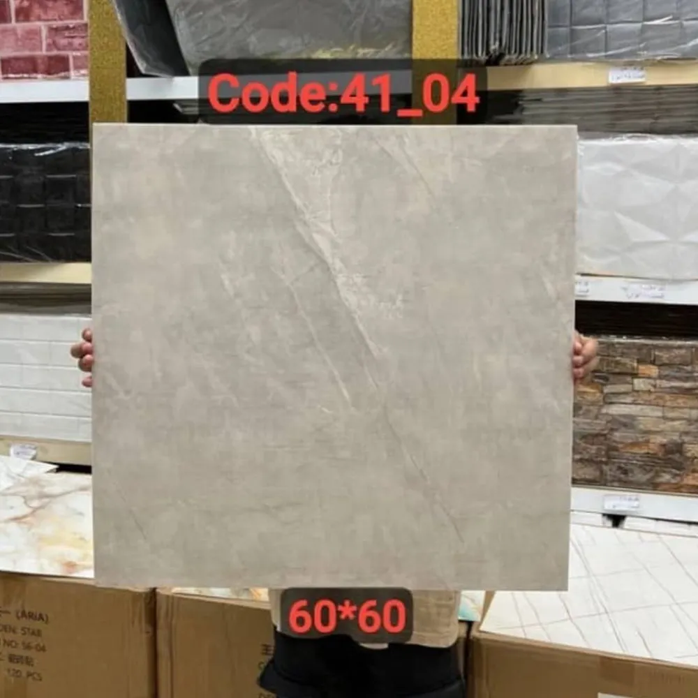 ومی پشت چسبدار کاملا قابل شستشو میباشد.سبک و قابل برش با قیچی و کاتر، قابل نصب روی گچ رنگ و هرگونه سطح صاف دیگر. ضخامت 3 میلیمتر میباشد.براحتی میتوان در مناطق مرطوب استفاده کرد.ابعاد هر ورق 60*60 سانتیمتر با توجه به سادگی و سهولت در نصب و همچنین سبکی و خاصیت آکوستیک و قابلیت ضد ضربه بودن یکی از پرفروشترین انواع دیوارپوش سه بعدی در بازار ایران است. برا محاسبه تعداد مورد نیاز مساحت دیوار را ضربدر سه کنید.