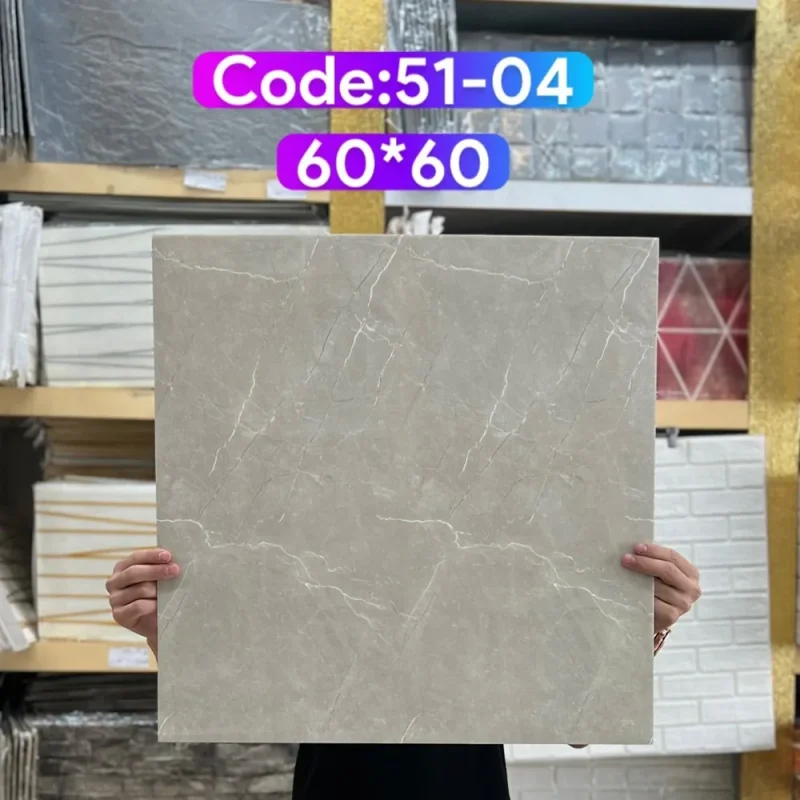 ومی پشت چسبدار کاملا قابل شستشو میباشد.سبک و قابل برش با قیچی و کاتر، قابل نصب روی گچ رنگ و هرگونه سطح صاف دیگر. ضخامت 3 میلیمتر میباشد.براحتی میتوان در مناطق مرطوب استفاده کرد.ابعاد هر ورق 60*60 سانتیمتر با توجه به سادگی و سهولت در نصب و همچنین سبکی و خاصیت آکوستیک و قابلیت ضد ضربه بودن یکی از پرفروشترین انواع دیوارپوش سه بعدی در بازار ایران است. برا محاسبه تعداد مورد نیاز مساحت دیوار را ضربدر سه کنید.