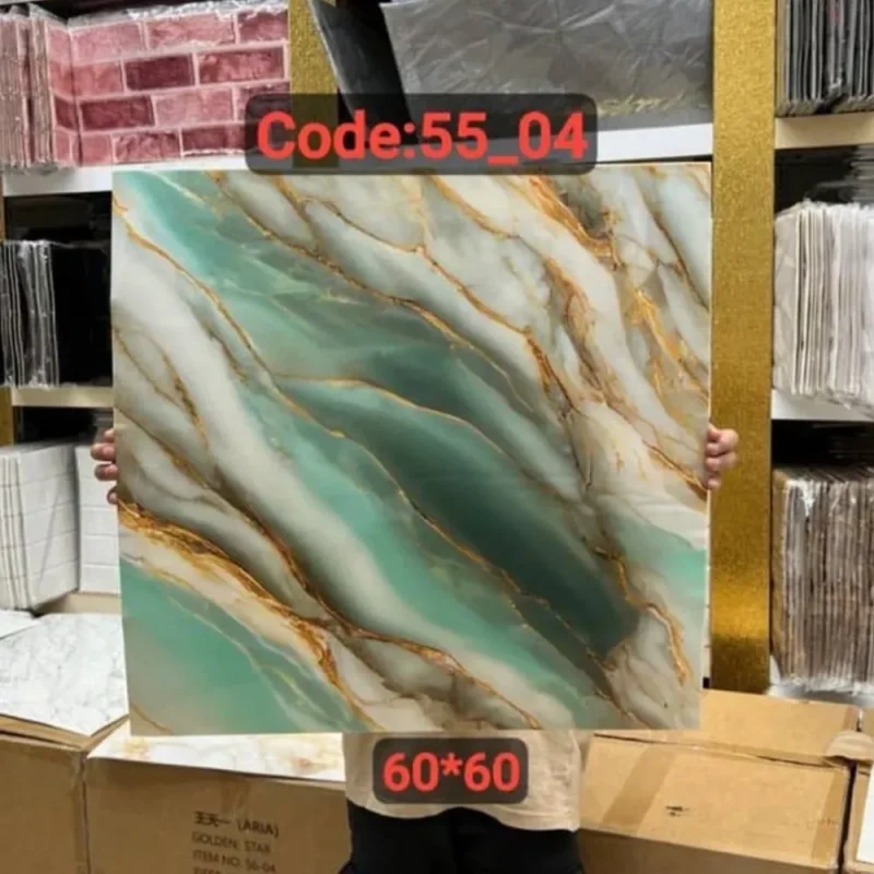 ومی پشت چسبدار کاملا قابل شستشو میباشد.سبک و قابل برش با قیچی و کاتر، قابل نصب روی گچ رنگ و هرگونه سطح صاف دیگر. ضخامت 3 میلیمتر میباشد.براحتی میتوان در مناطق مرطوب استفاده کرد.ابعاد هر ورق 60*60 سانتیمتر با توجه به سادگی و سهولت در نصب و همچنین سبکی و خاصیت آکوستیک و قابلیت ضد ضربه بودن یکی از پرفروشترین انواع دیوارپوش سه بعدی در بازار ایران است. برا محاسبه تعداد مورد نیاز مساحت دیوار را ضربدر سه کنید.