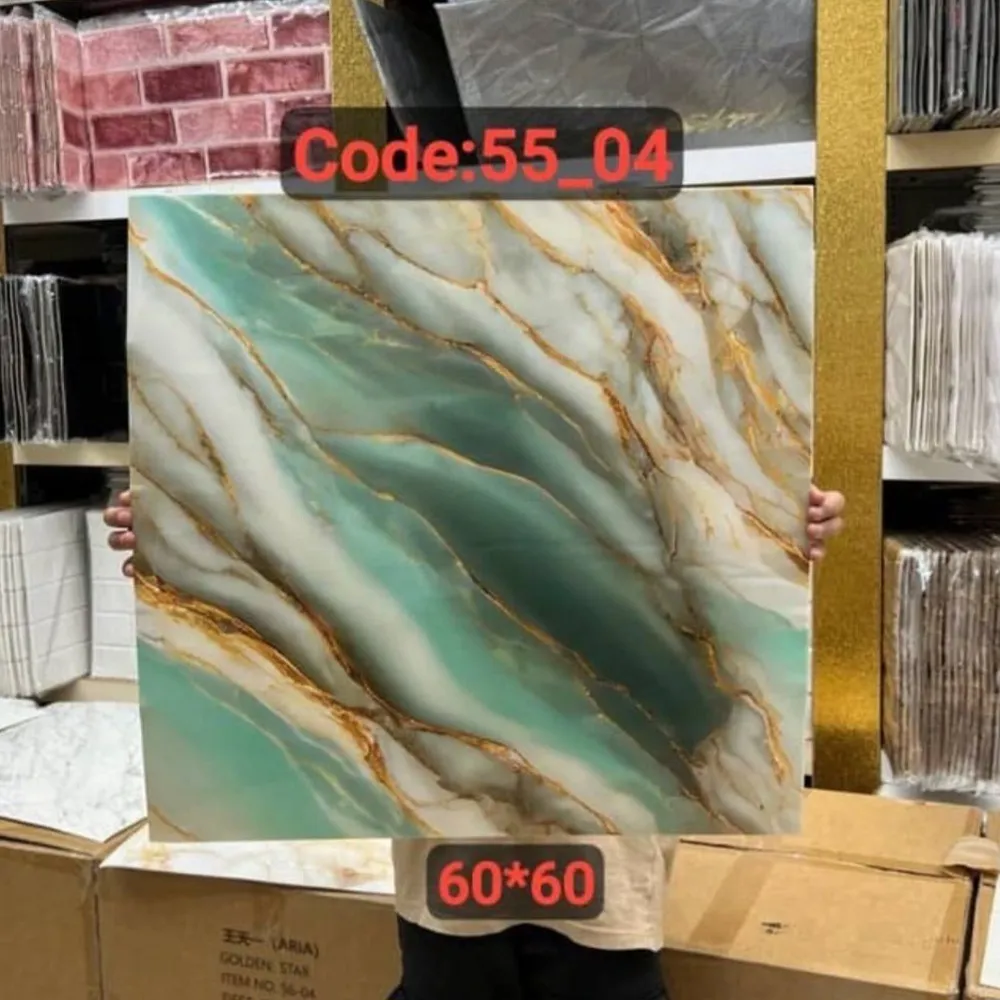 ومی پشت چسبدار  کاملا قابل شستشو میباشد.سبک و قابل برش با قیچی و کاتر، قابل نصب روی گچ رنگ و هرگونه سطح صاف دیگر. ضخامت 3 میلیمتر میباشد.براحتی میتوان در مناطق مرطوب استفاده کرد.ابعاد هر ورق  60*60 سانتیمتر با توجه به سادگی و سهولت در نصب و همچنین سبکی و خاصیت آکوستیک و قابلیت ضد ضربه بودن یکی از پرفروشترین انواع دیوارپوش سه بعدی در بازار ایران است. برا محاسبه تعداد مورد نیاز مساحت دیوار را ضربدر سه کنید.